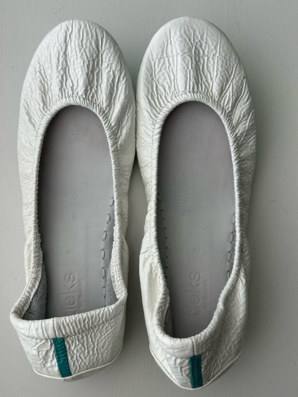 Tieks White Leather Ballet Flats with Teal Heel Tab